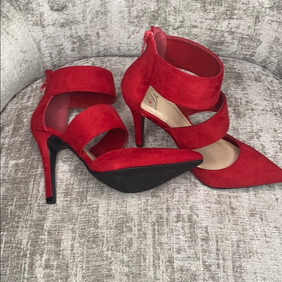 Red Heels - Picture 2 of 3